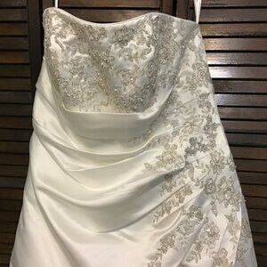**NEW** DAVID"S BRIDAL Strapless Wedding Dress